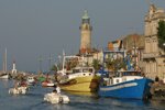 Le Grau du Roi : Le port du du Grau du Roi agrèable petit port de Méditerranée dans le Gard où les barques cotoient les chalutiers et les voiliers